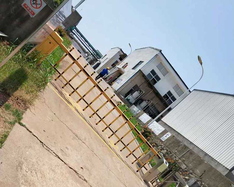 江西三元藥業有限公司進入（rù）生產區通道
