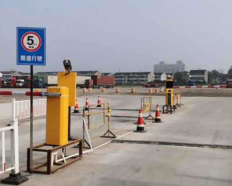 江蘇省蘇州市張家港（gǎng）金港鎮（zhèn）中（zhōng）港北路（lù）與長江中路交界處
